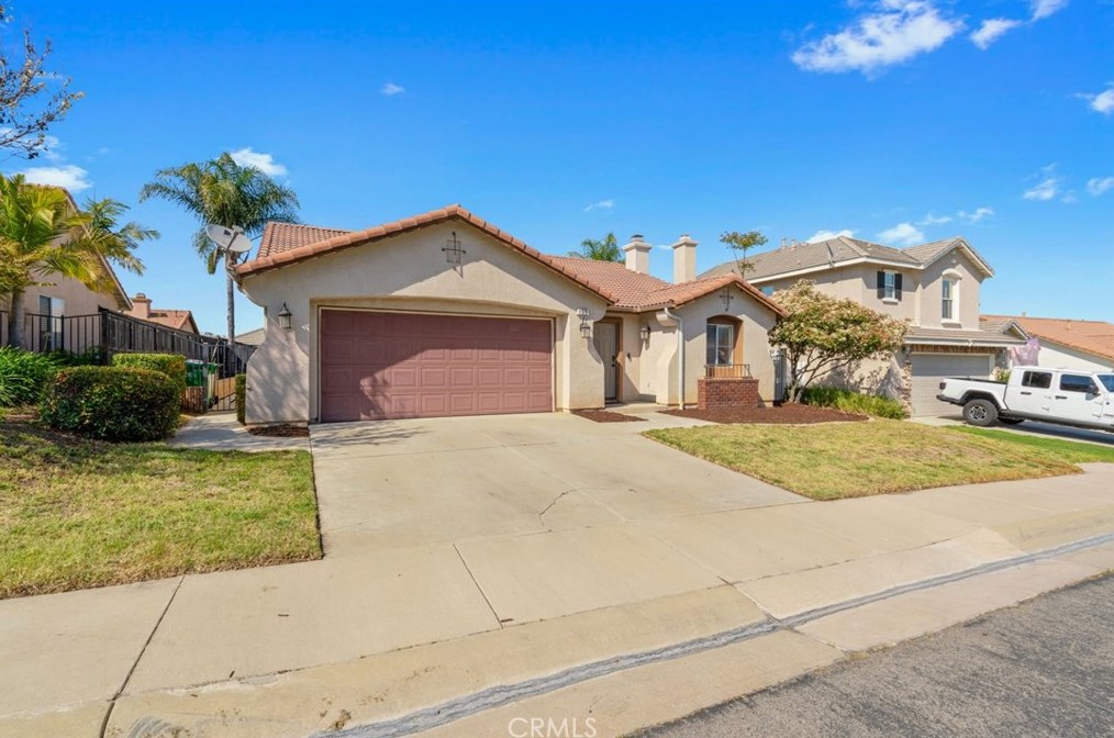 155 Paperbirch Cir, Corona, CA 92881