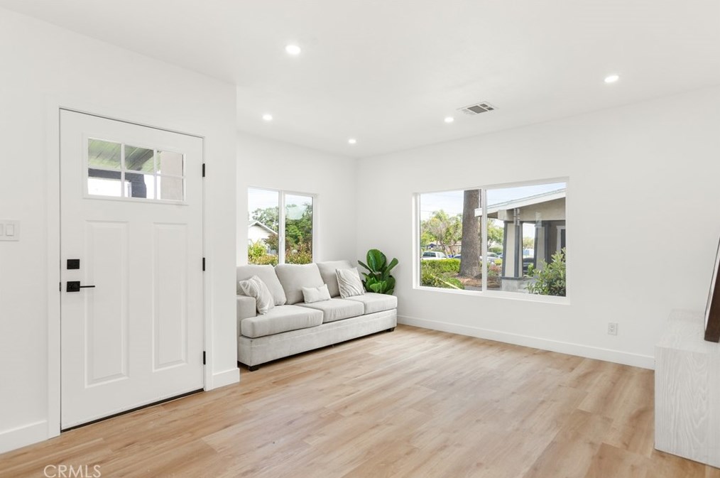 177 12th Ave, Upland, CA 91786-5510