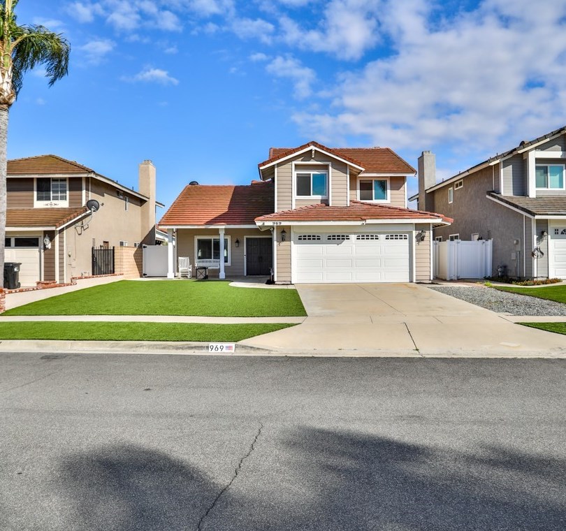 969 Hedges Dr, Corona, CA 92878