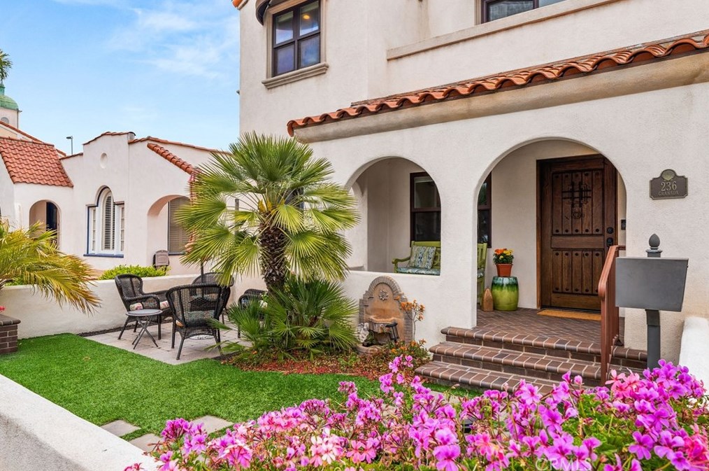 236 Granada Ave, Long Beach CA  90803-5512 exterior