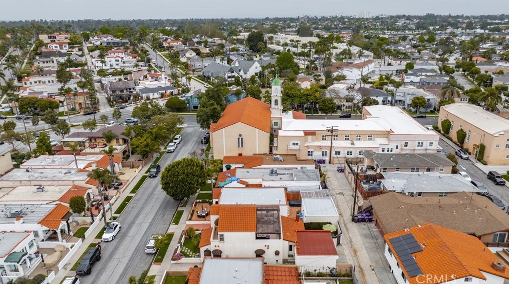 236 Granada Ave, Long Beach CA  90803-5512 exterior