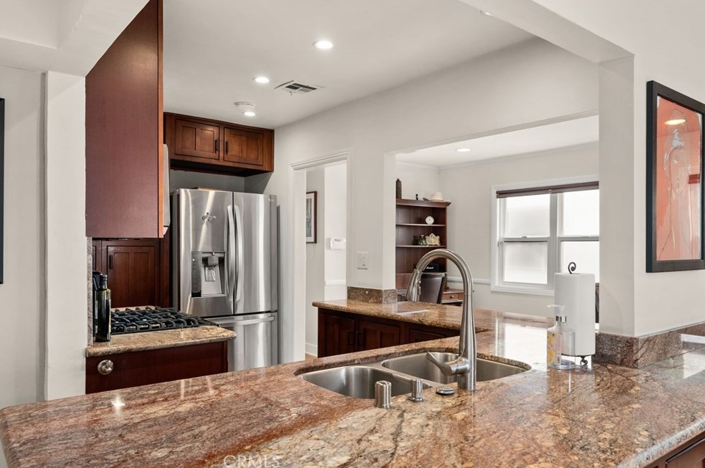 236 Granada Ave, Long Beach CA  90803-5512 exterior