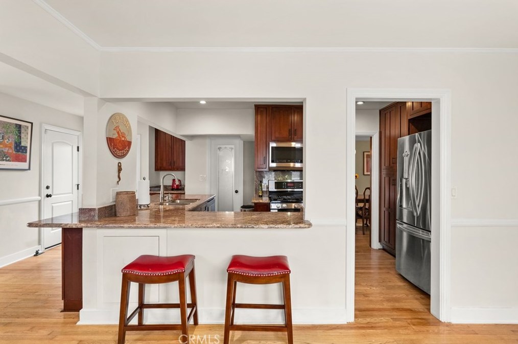 236 Granada Ave, Long Beach CA  90803-5512 exterior