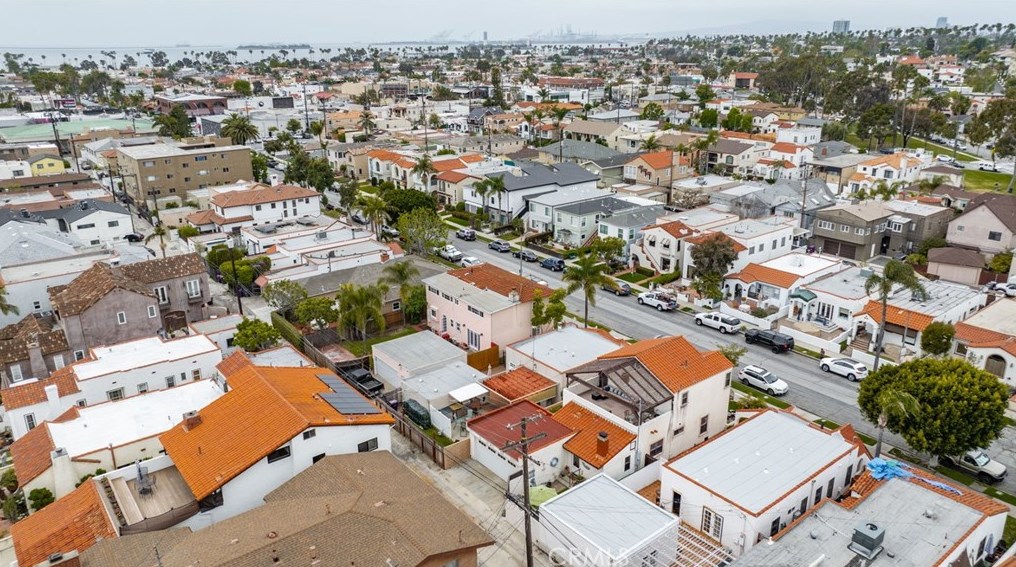 236 Granada Ave, Long Beach CA  90803-5512 exterior