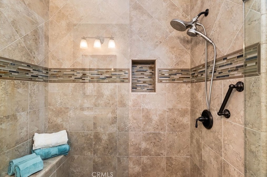 236 Granada Ave, Long Beach CA  90803-5512 exterior