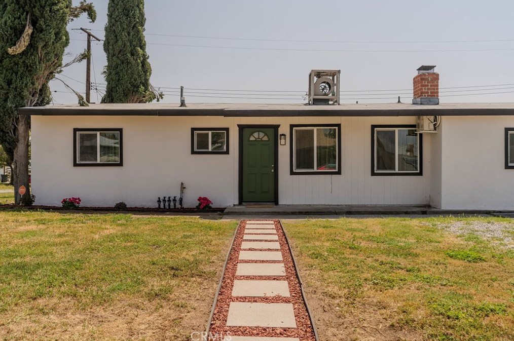 27081 14th St, Highland, CA 92346-3147