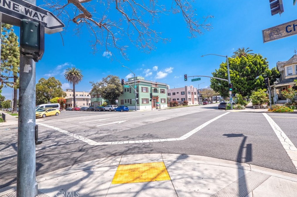 545 Chestnut Ave, Long Beach CA  90802-2278 exterior