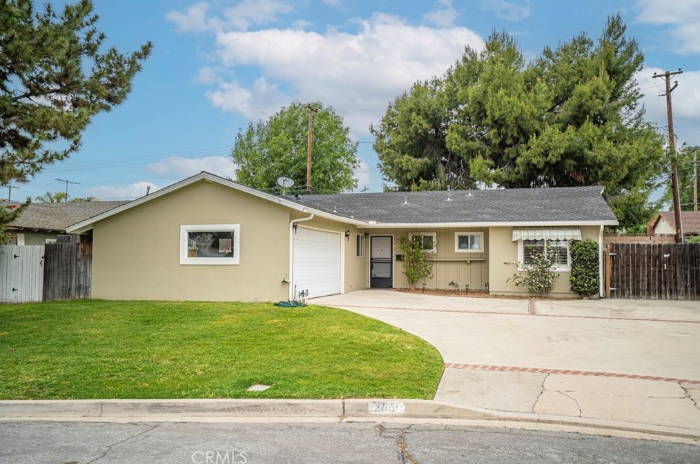 245 E Newburgh St, Glendora, CA 91740