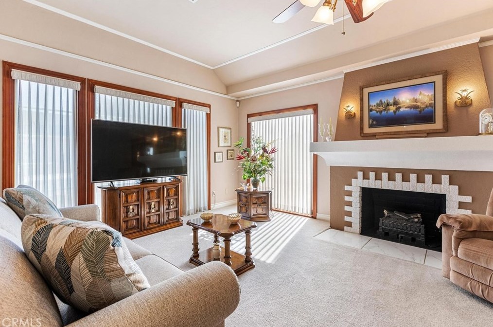 6110 Alamo Ave, Bell, CA 90270