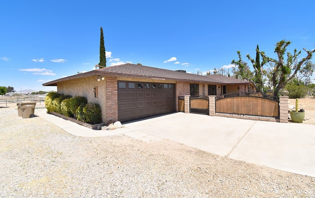 16440 Eucalyptus St, Hesperia, CA 92345-2067