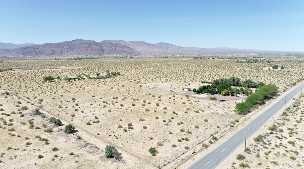 46345 Silver Vly Rd, Newberry Springs CA  92365-8508 exterior
