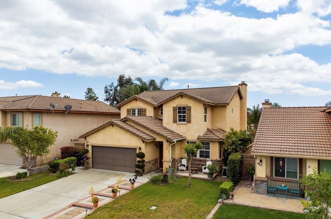 15231 Blackthorne Dr, Fontana, CA 92336-3192