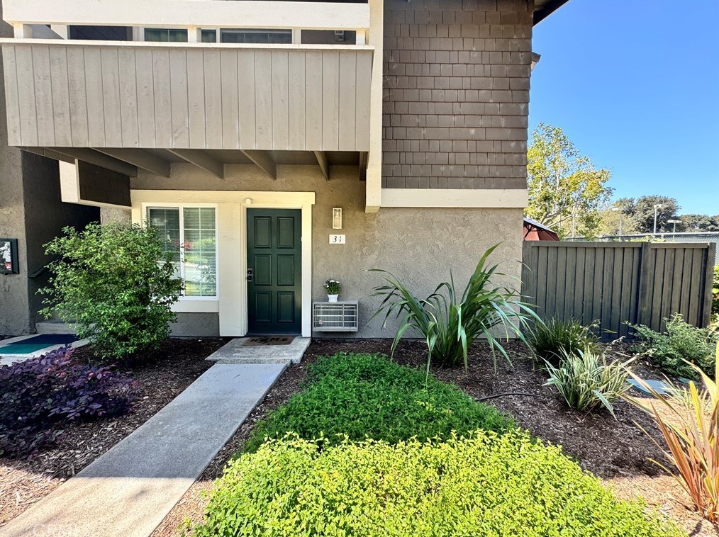 31 Streamwood, Irvine CA  92620-1919 exterior