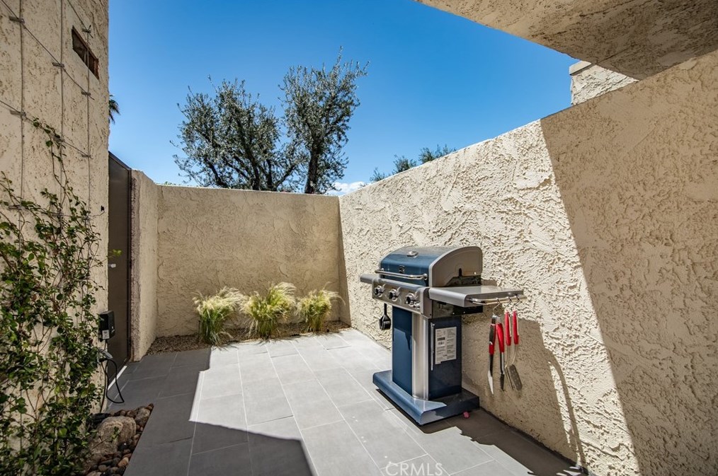 466 Hermosa Dr, Palm Springs CA  92262-0722 exterior