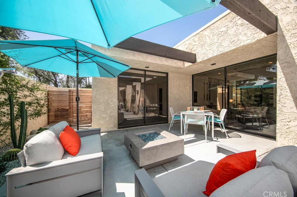466 Hermosa Dr, Palm Springs CA  92262-0722 exterior