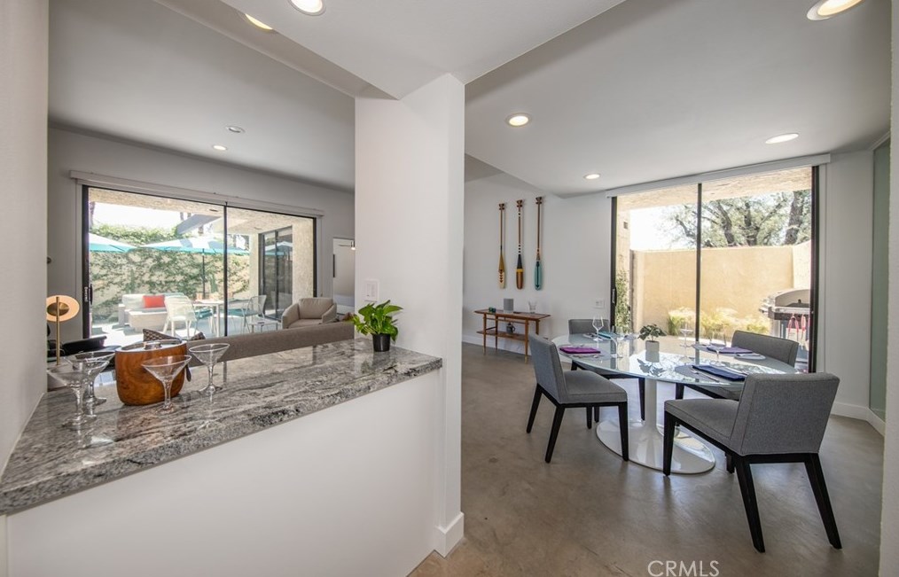 466 Hermosa Dr, Palm Springs CA  92262-0722 exterior