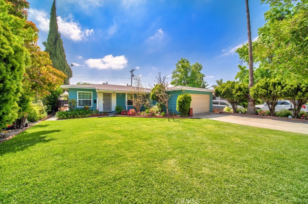 1582 Darby Ave, Pomona, CA 91767-3746