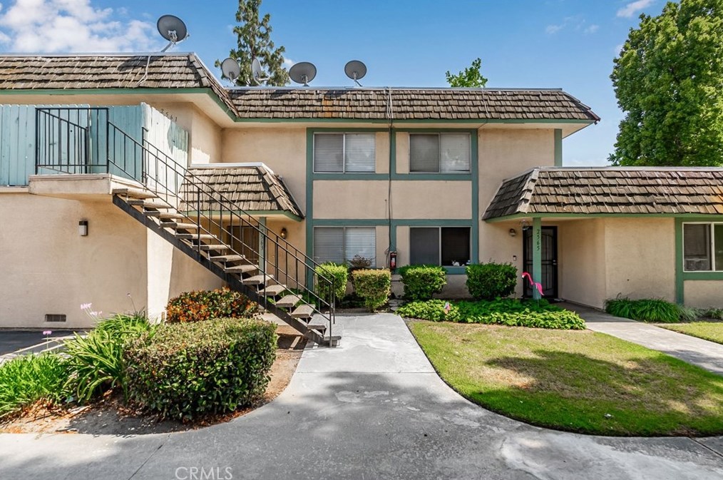 2563 Bryn Mawr Ln, Riverside, CA 92507-2723