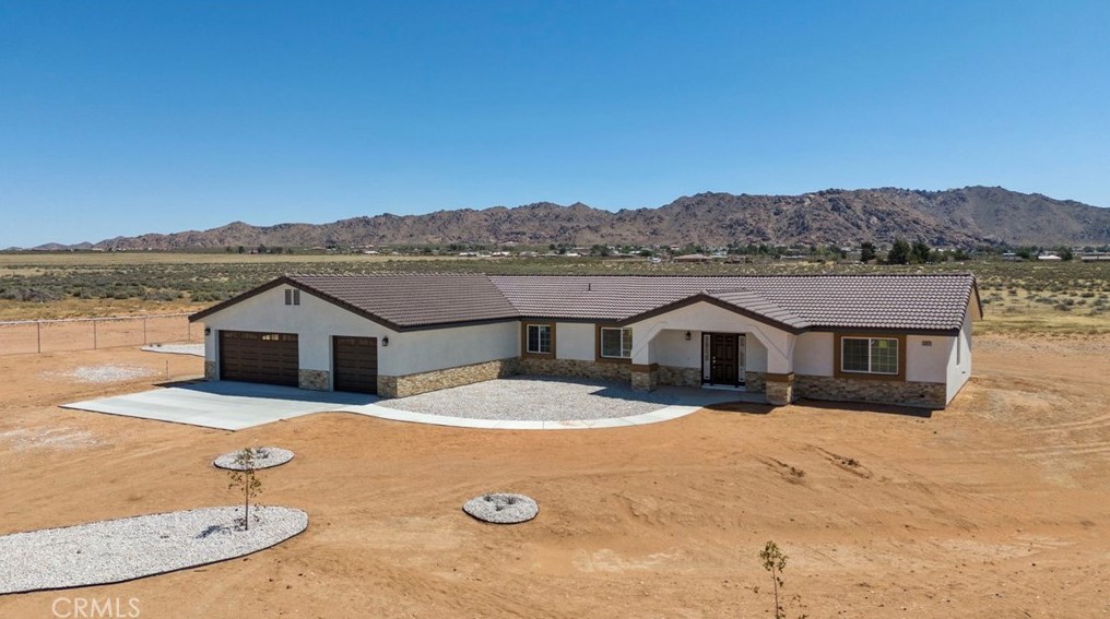 16973 Nanticoke Rd, Apple Valley, CA 92307-3745