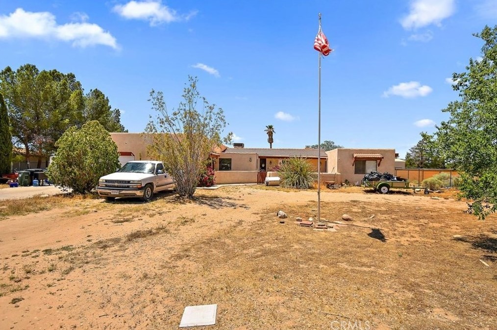 14330 Ricaree Rd, Apple Valley, CA 92307-5725