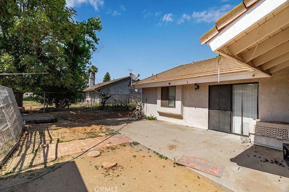 5699 Steve St, Riverside CA  92509-3639 exterior