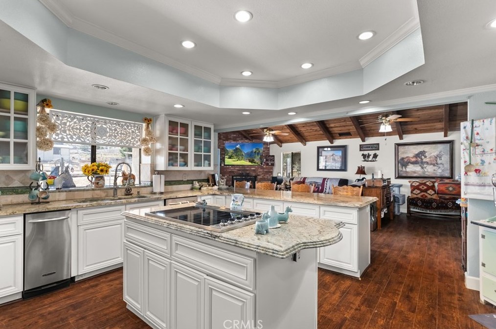 5699 Steve St, Riverside CA  92509-3639 exterior