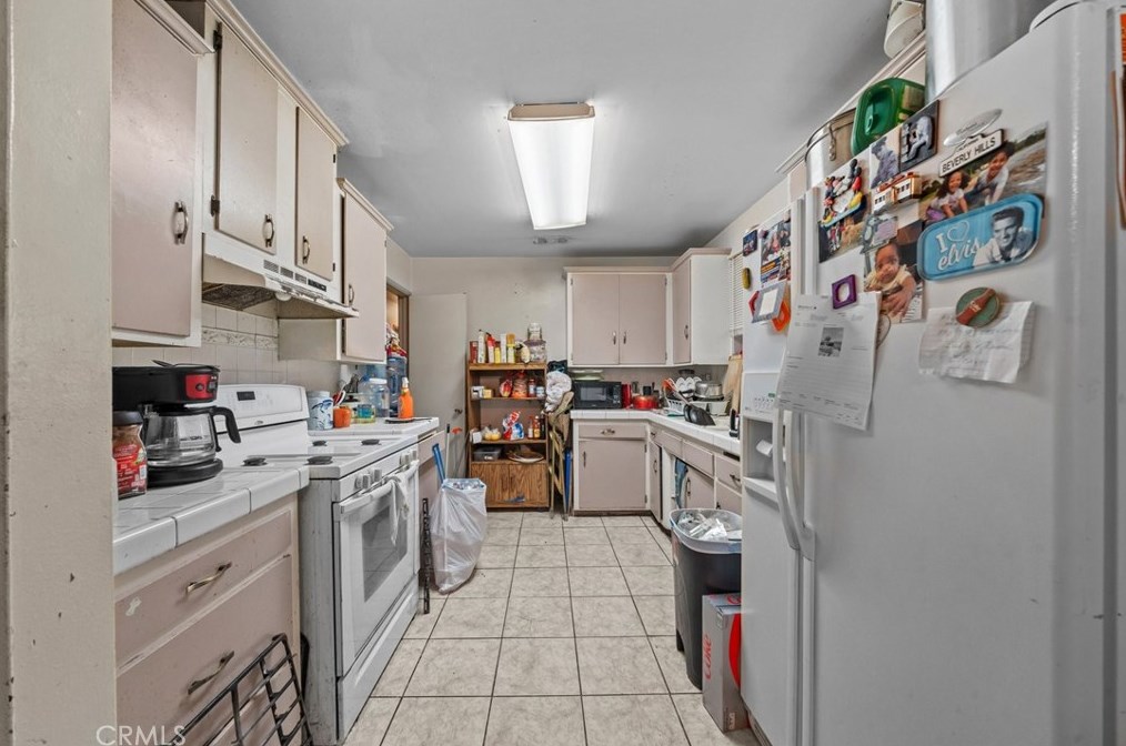 565 Van Koevering St, Rialto CA  92376-5237 exterior