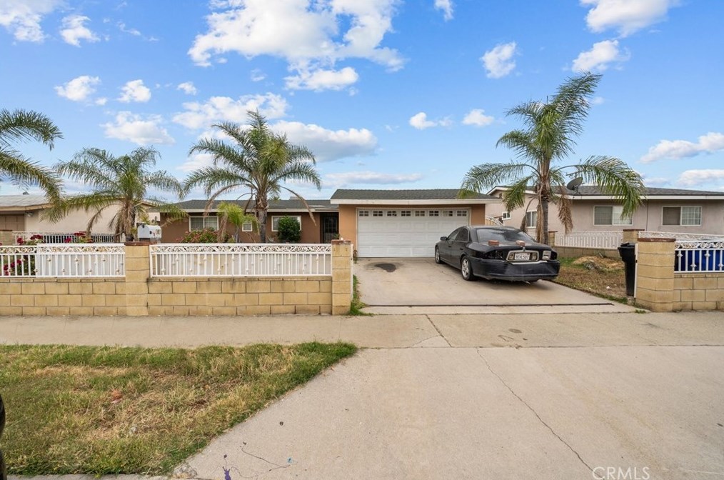 565 W Van Koevering St, Rialto, CA 92376