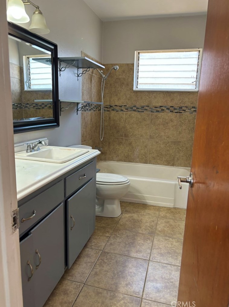 725 Dallas Ave, San Bernardino CA  92410-1127 exterior