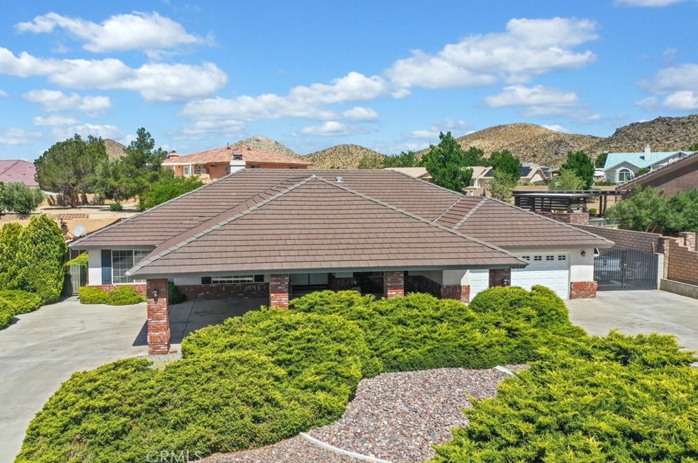 16522 Iwa Rd, Apple Valley, CA 92307-1448