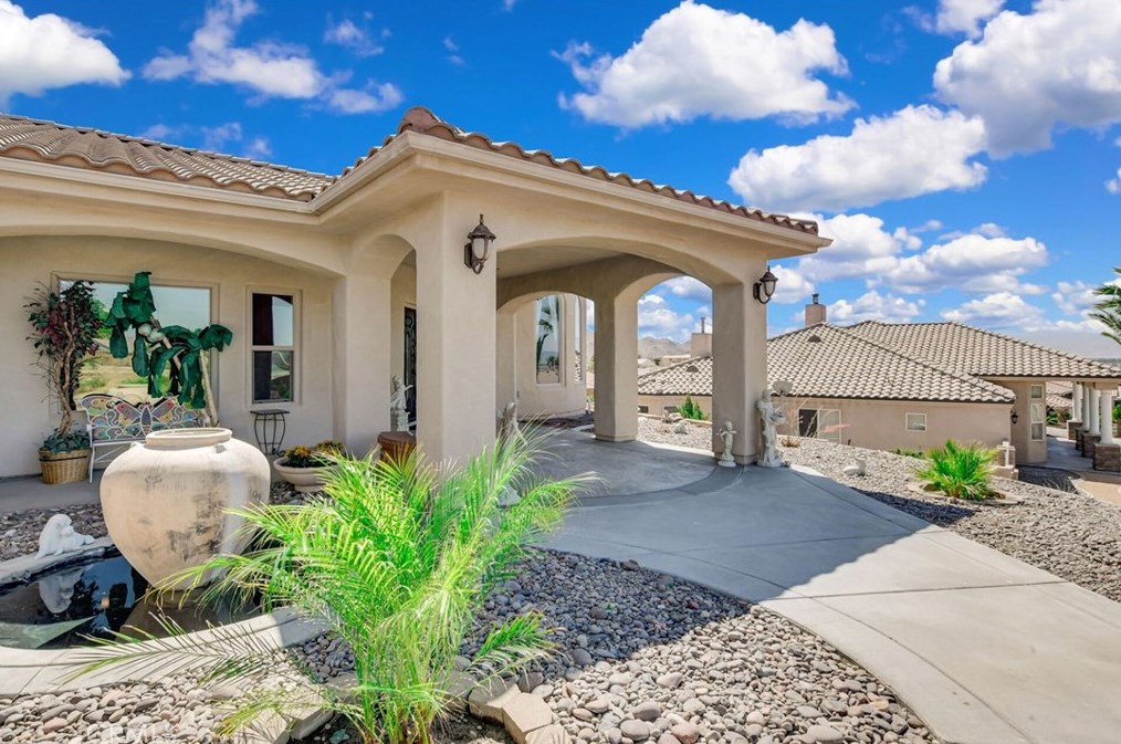 16515 Misanake Rd, Apple Valley, CA 92307