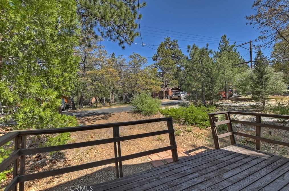 258 Sunset Ln, Big Bear City, CA 92386