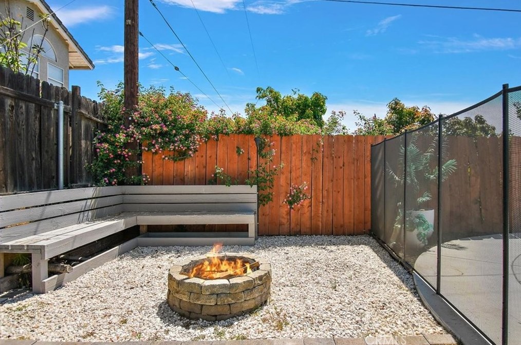 1105 Lilac Ave, Rialto, CA 92376-4024