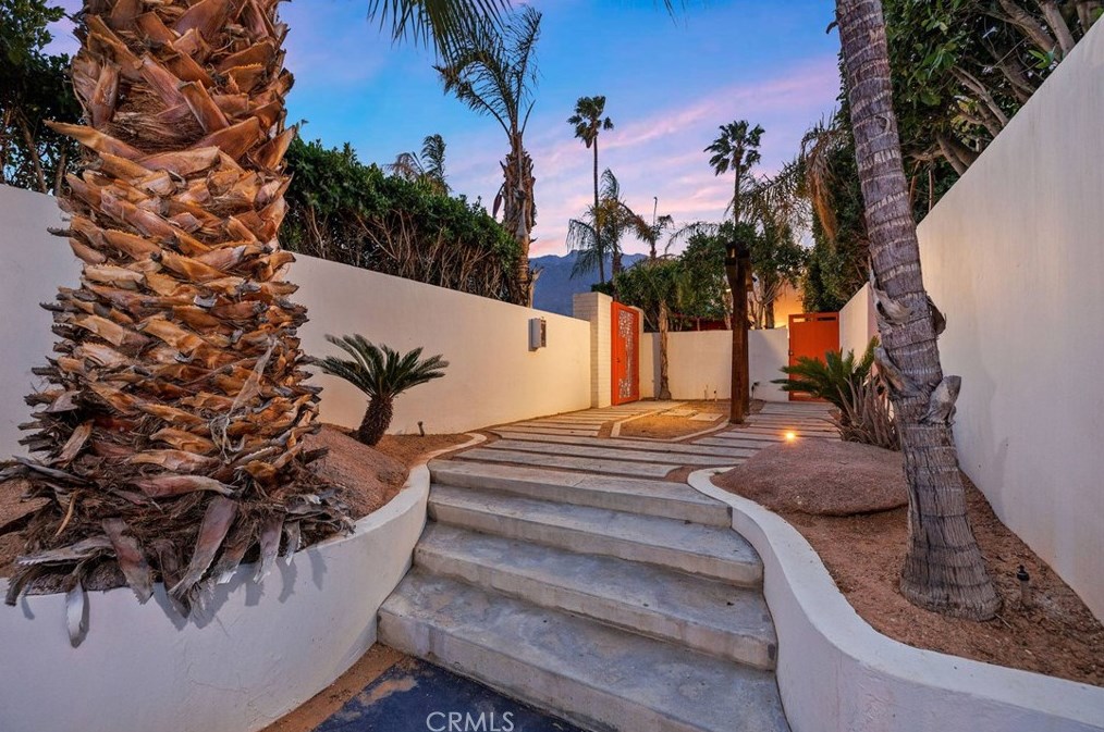 550 Cottonwood Rd, Palm Springs, CA 92262-4624