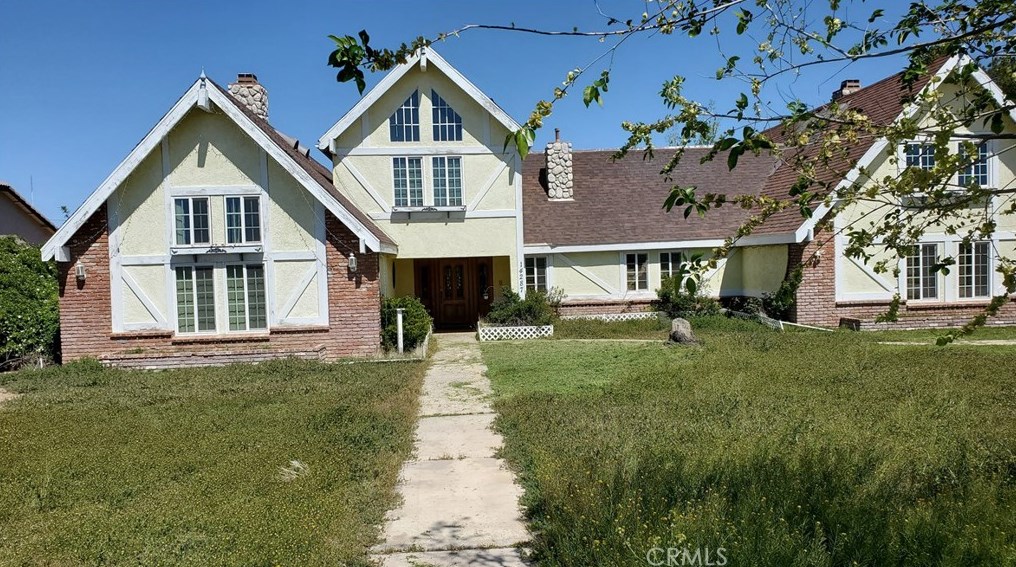 14287 Bochee Rd, Apple Valley, CA 92307-5585