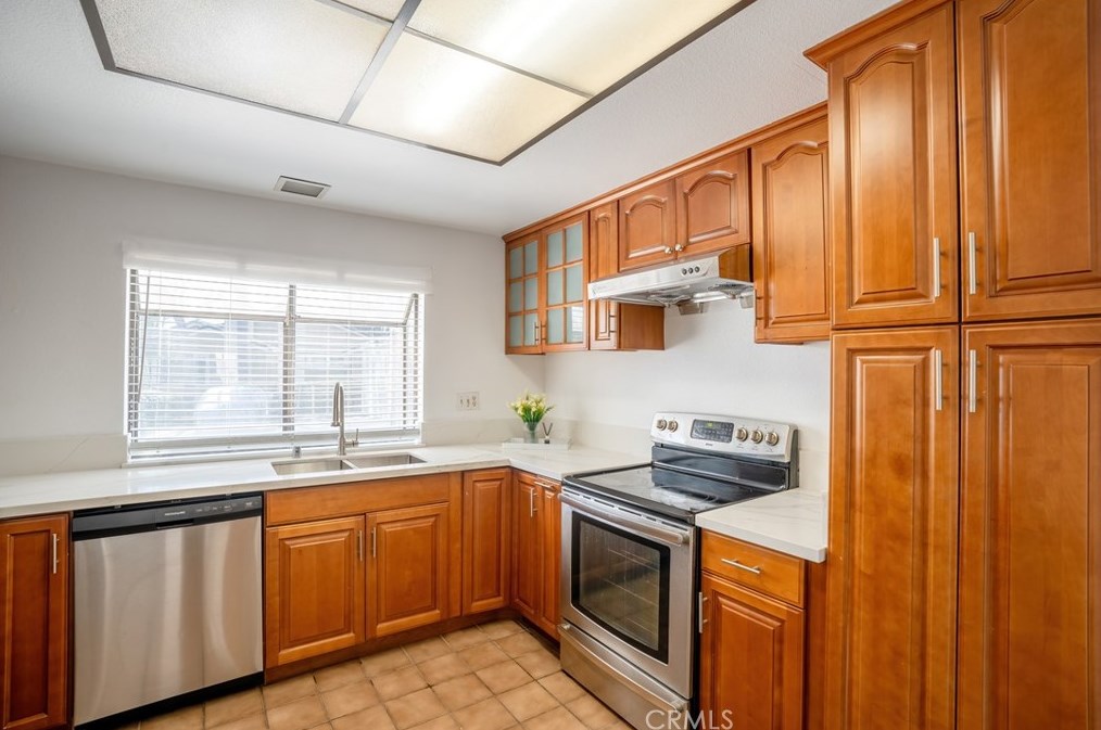 23721 Highland Valley Rd, Pomona CA  91765-1120 exterior