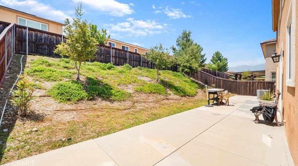 17952 Passionflower Ln, San Bernardino CA  92407-9005 exterior