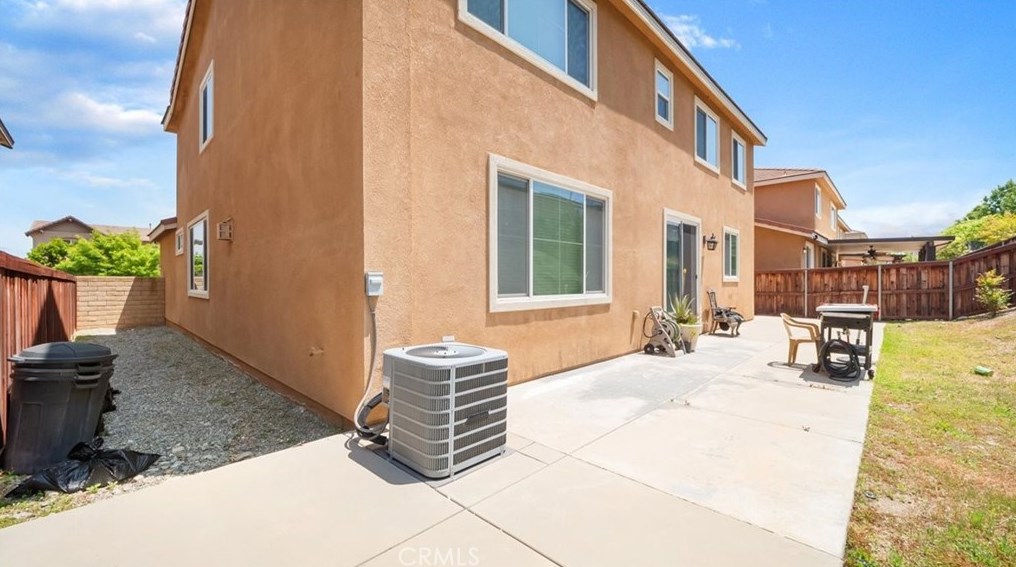 17952 Passionflower Ln, San Bernardino CA  92407-9005 exterior