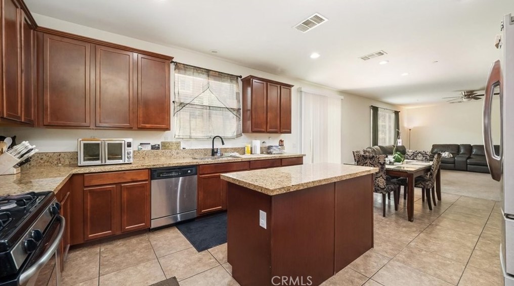 17952 Passionflower Ln, San Bernardino CA  92407-9005 exterior