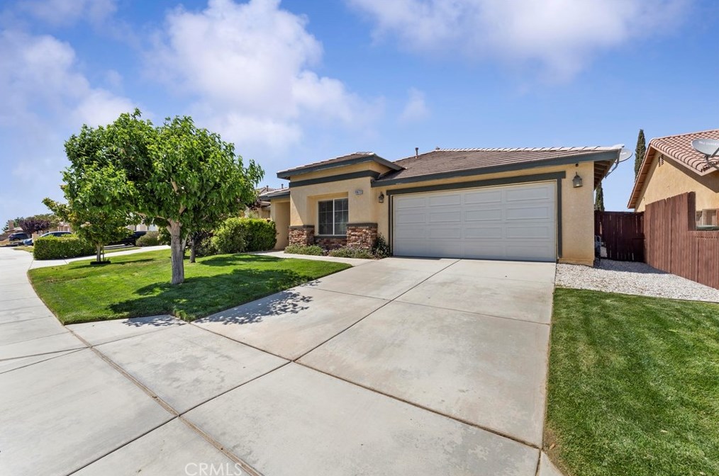 11672 Dos Palmas Rd, Victorville, CA 92392-0444