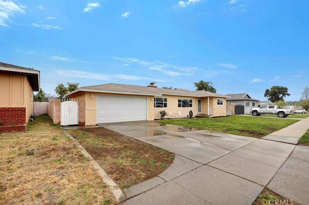 9847 Vine St, Bloomington, CA 92316-2038