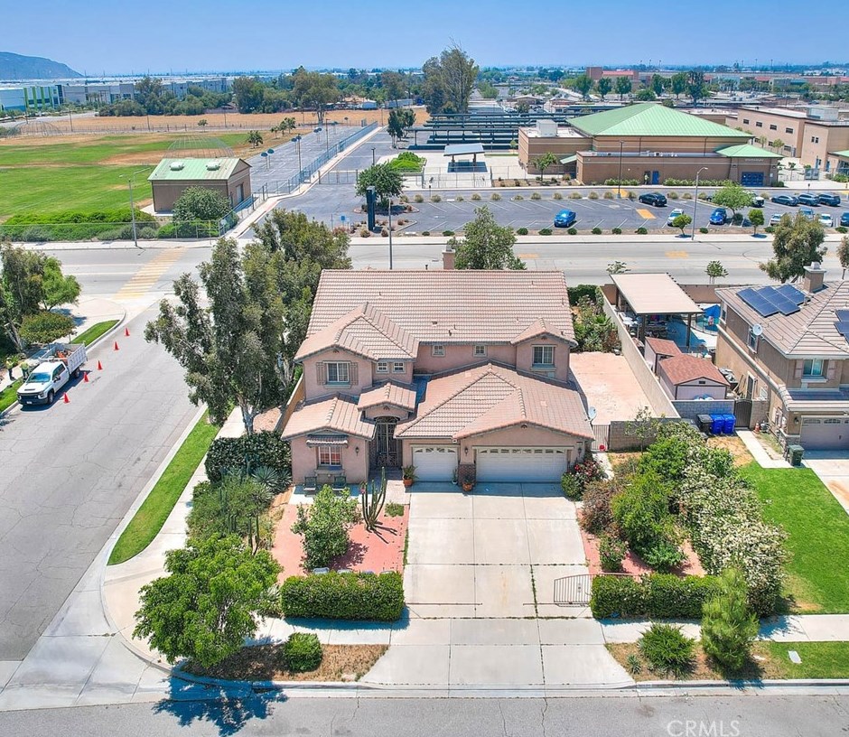 10802 Mint Leaf Way, Fontana, CA 92337-7636