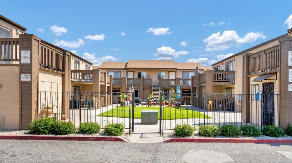 16405 Valencia Ave, Fontana, CA 92335-8856