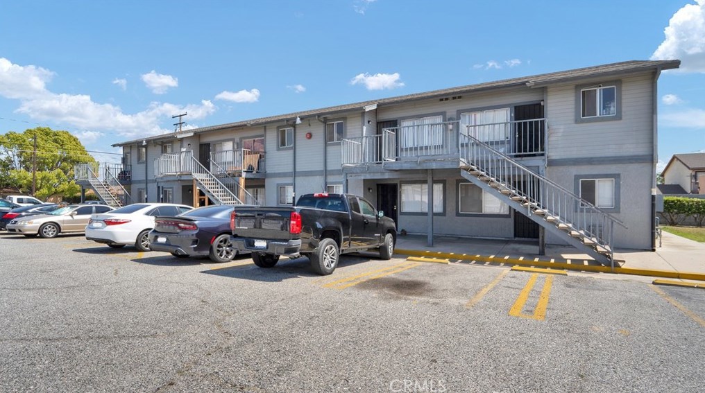 9049 Sewell Ave, Fontana, CA 92335-4695