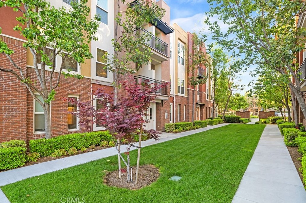 722 W 1st St, Claremont, CA 91711