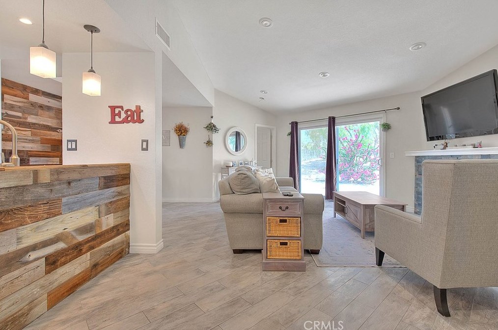 8337 Pristine Pl, Riverside CA  92509-7145 exterior