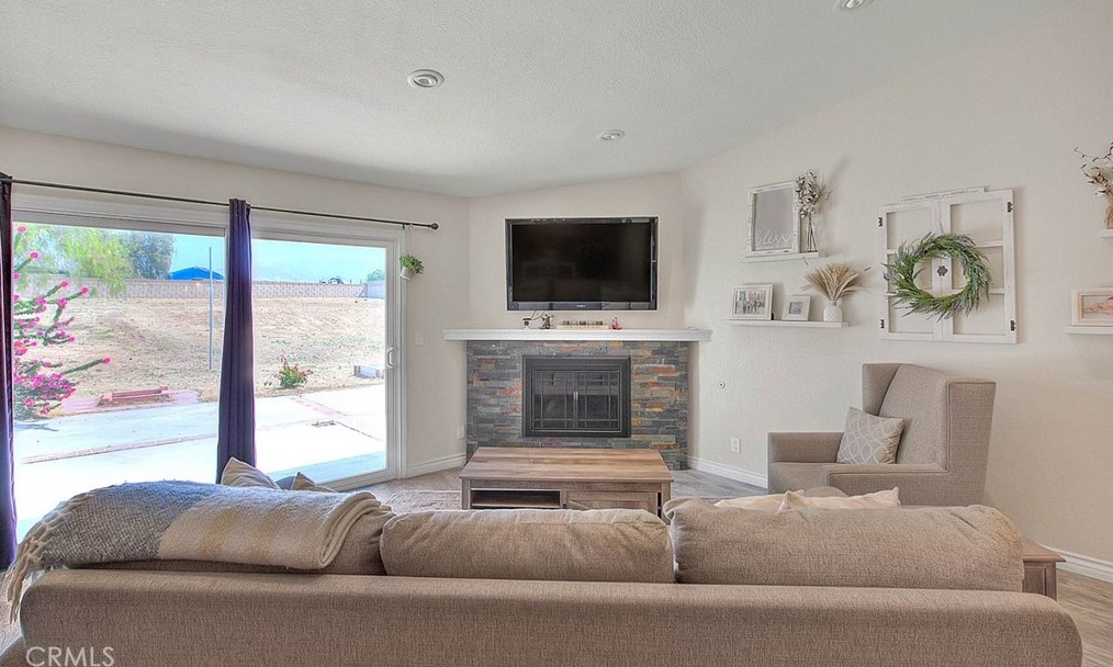 8337 Pristine Pl, Riverside CA  92509-7145 exterior