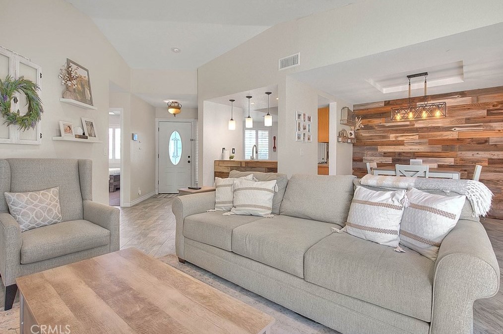 8337 Pristine Pl, Riverside CA  92509-7145 exterior