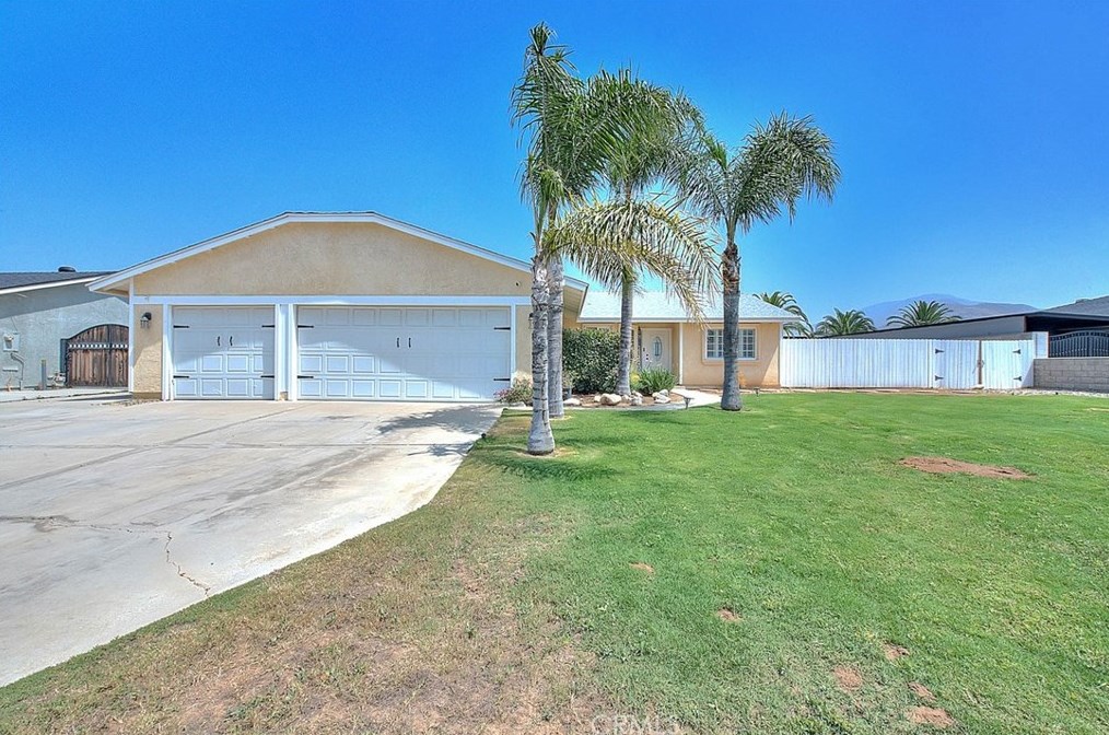 8337 Pristine Pl, Riverside CA  92509-7145 exterior