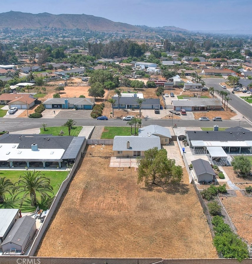8337 Pristine Pl, Riverside CA  92509-7145 exterior
